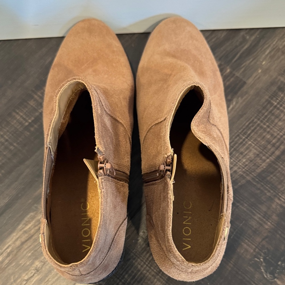 VIONIC Women's Tan Suede Ankle Boots - Picture 5 of 8